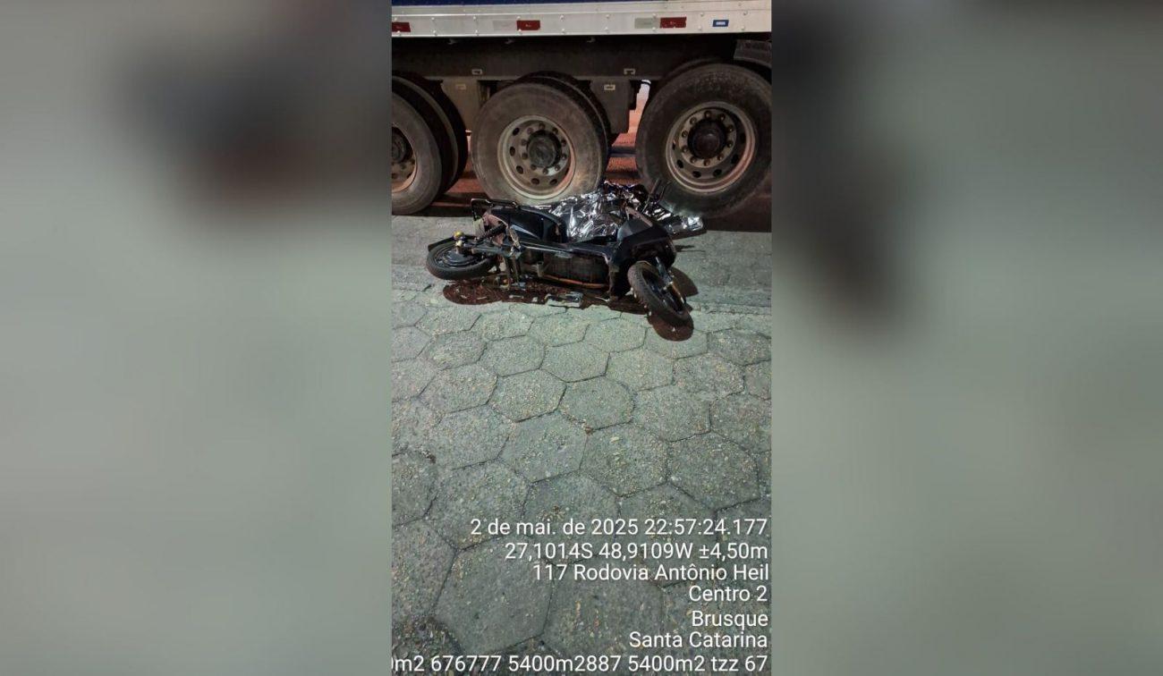 A equipe de socorro constatou que a batida havia matado uma adolescente de 14 anos que estava na garupa da scooter - WhatsappReproduoND