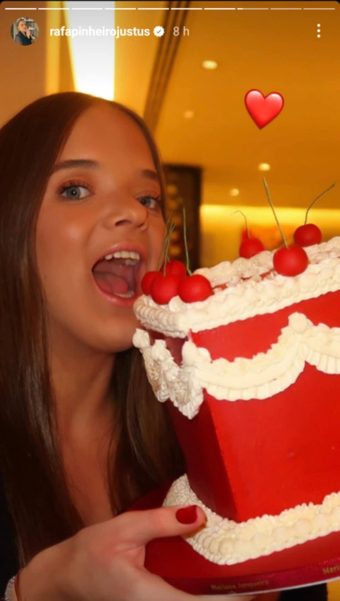 Rafaella Justus comemora Dia dos Namorados