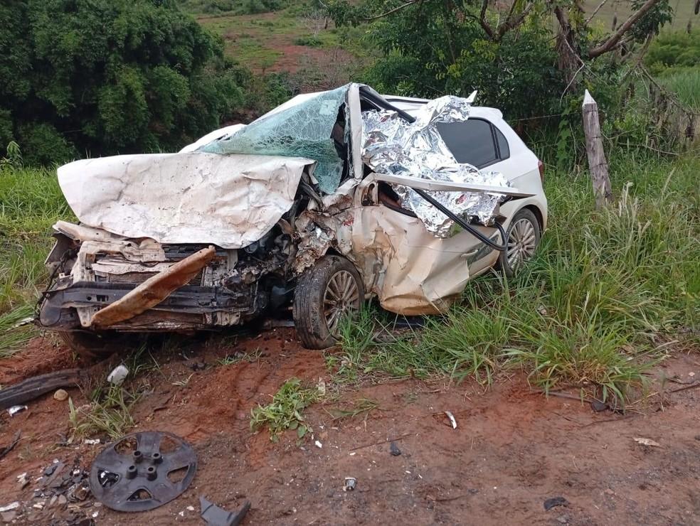 Carro das professoras ficou totalmente destrudo aps acidente na BR-120 Foto Corpo de BombeirosDivulgao