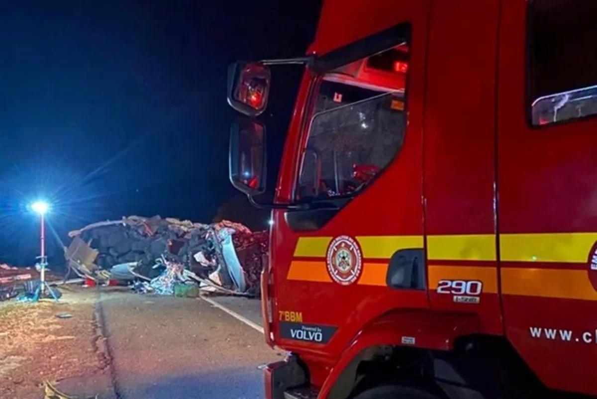 A coliso aconteceu por volta das 23h dessa sexta-feira 1912 no Km 184 da BR-386 no RS