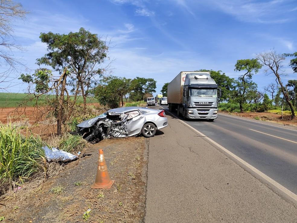 Image: https://brnoticia.com/wp-content/uploads/2026/01/postiimg-696e492a58c013016.jpeg Acidente aconteceu na BR-364 em Frutal na manh de sbado Foto Corpo de BombeirosDivulgao
