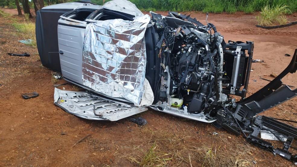 Image: https://brnoticia.com/wp-content/uploads/2026/01/postiimg-696e492c8754a3380.jpeg Caminhonete bateu em carro na BR-364 em Frutal Foto PRFDivulgao